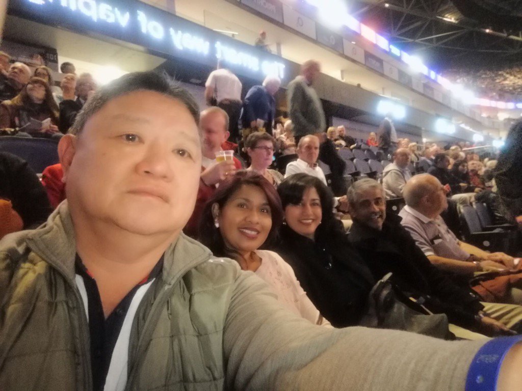 joycegordonlim's tweet photo. #tweetcaroline thank you Simon lee for good seats .. https://t.co/GfmzanZNuY