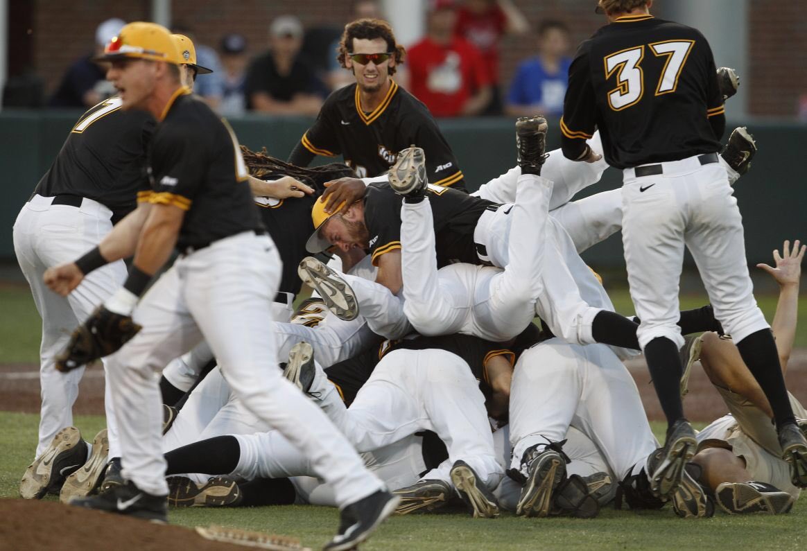 Cooper Benzin tweet media