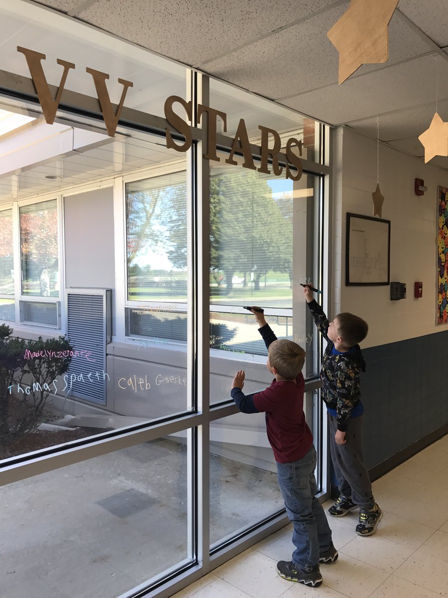 VV_Voyagers's tweet image. Valley View STARS signing the window for Positive Office Referrals. #enjoytheview #starbehavior #PBIS