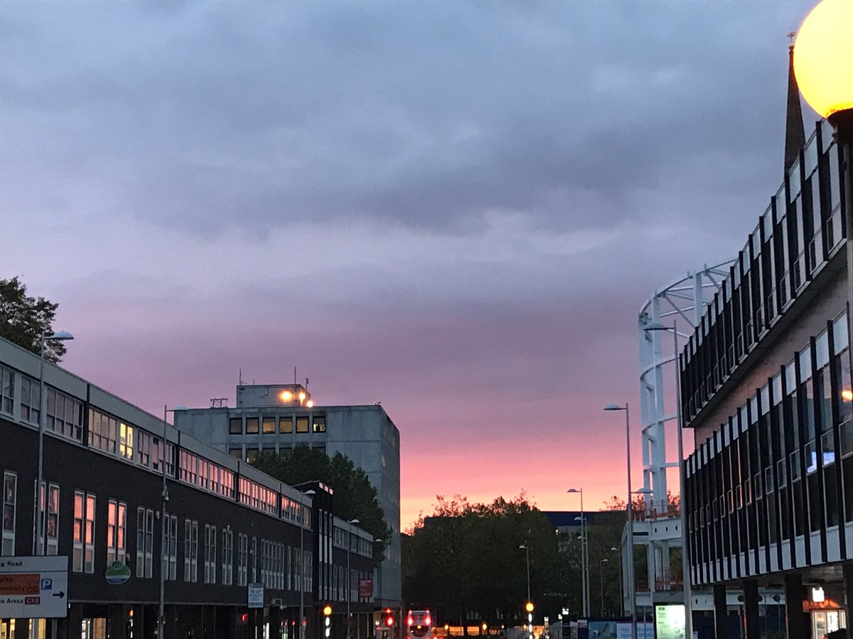 Sahar_Shahid1's tweet image. A supremely stunning sunset to a long and productive day 🙃📚 #PhDChat #SlowProgressIsStillProgress