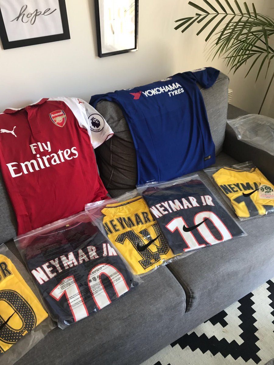TopJerseys_15's tweet photo. 🏆🏆🏆

2017-2018 new jerseys are in stock now!

Check them here: https://t.co/jluXnGXaUr

#Barca #OM #ASRoma #Bayern #PSG https://t.co/WtOKwDWonv