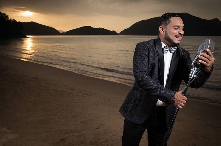 Estoy muy agradecido con Dios por darme la dicha de hacer lo que me apasiona; cantar, y es que para mi más que una pasión, es una bendición.