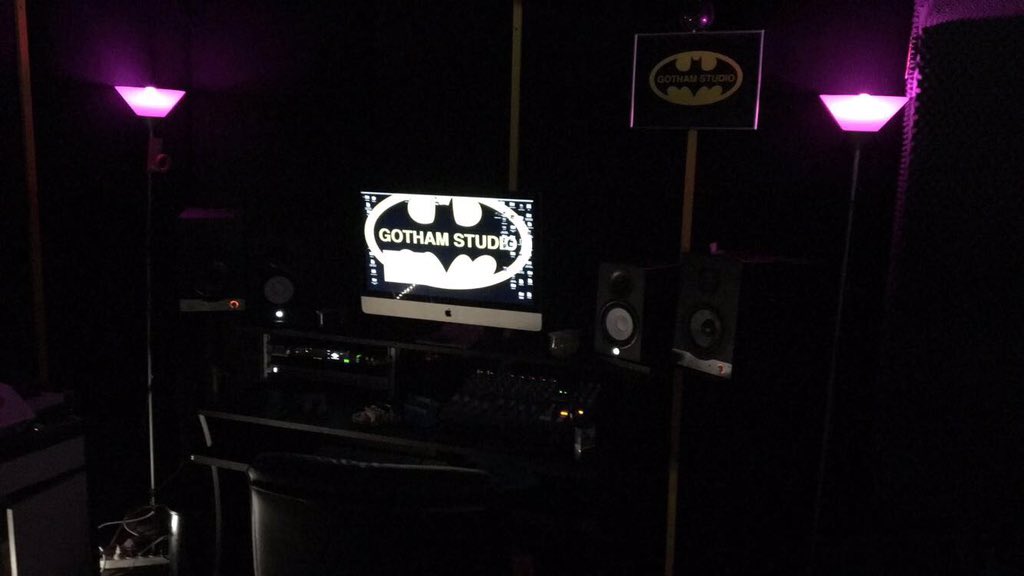 studio_gotham's tweet photo. 🦇Le Gotham🦇Ouvert h24 enregistre tout type de musique #gothamstudio #producer #recording #rap #studio #studiotime #studiolife #beatmaker https://t.co/zR9hJX7NHL