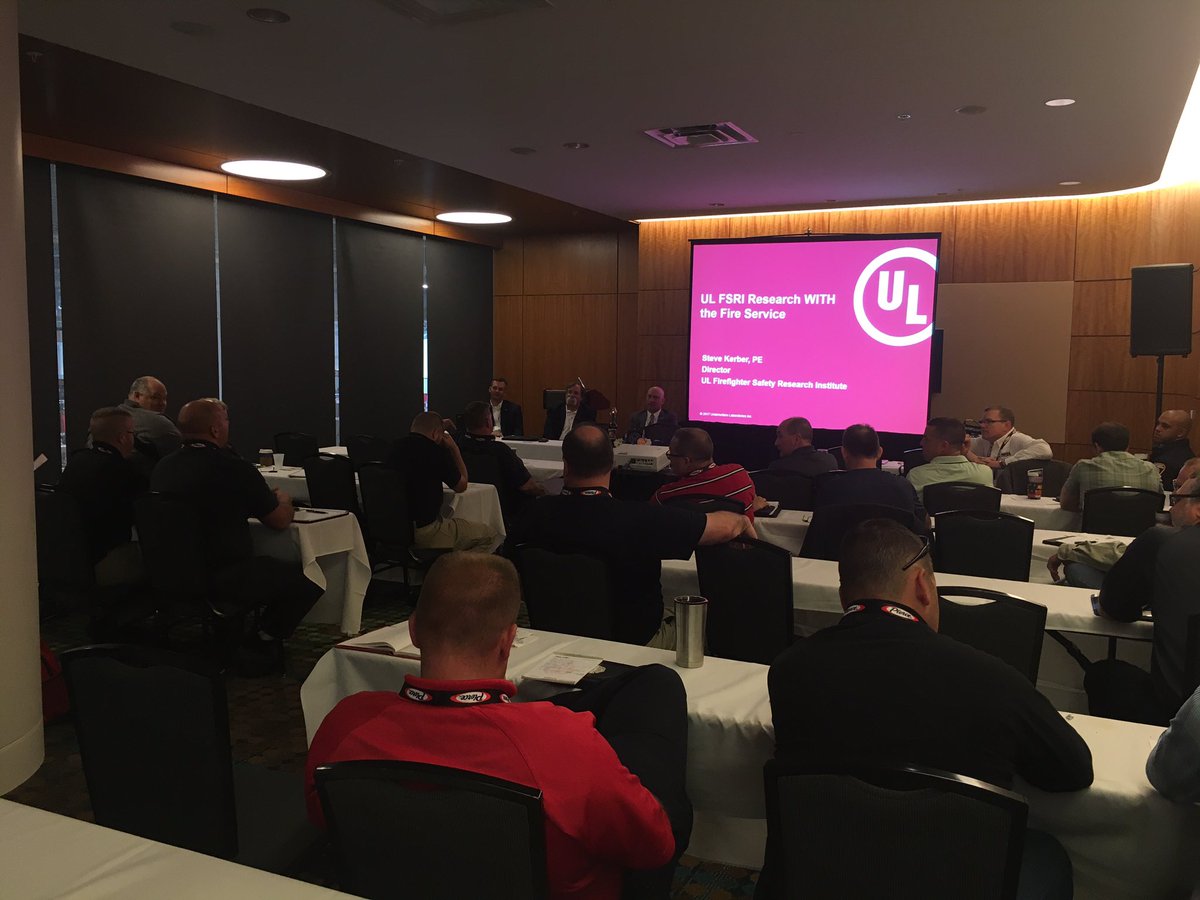 vickiep4's tweet photo. Lots of good dialogue happening #CoolCommand panel @UL_FSRI @chiefrays @BillyGoldfeder @ChiefBruno #closeyourdoor @NFSAorg @FirehouseExpo https://t.co/DpIsevWaxi