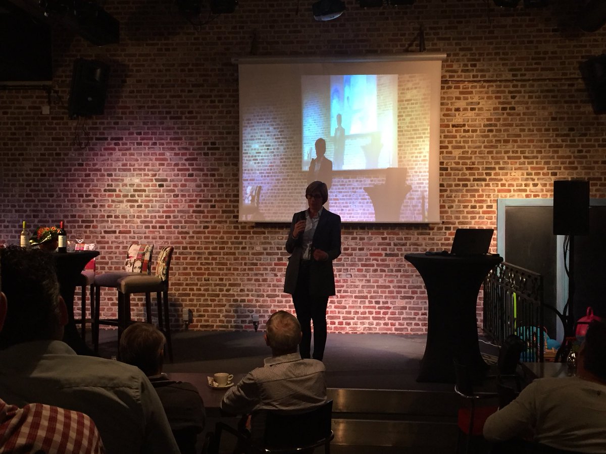 vvddeurne's tweet photo. Onze @mirjamvanasten te gast in @OCDeurne vanavond! Als Parkmanager voor @PMPeelland zorgt ze goed voor de bedrijventerreinen in #Deurne! https://t.co/luwHDcIIEw