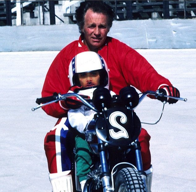 Happy Birthday Evel Knievel.
Born: 17 October 1938
Died: 30 November 2007
RIP 