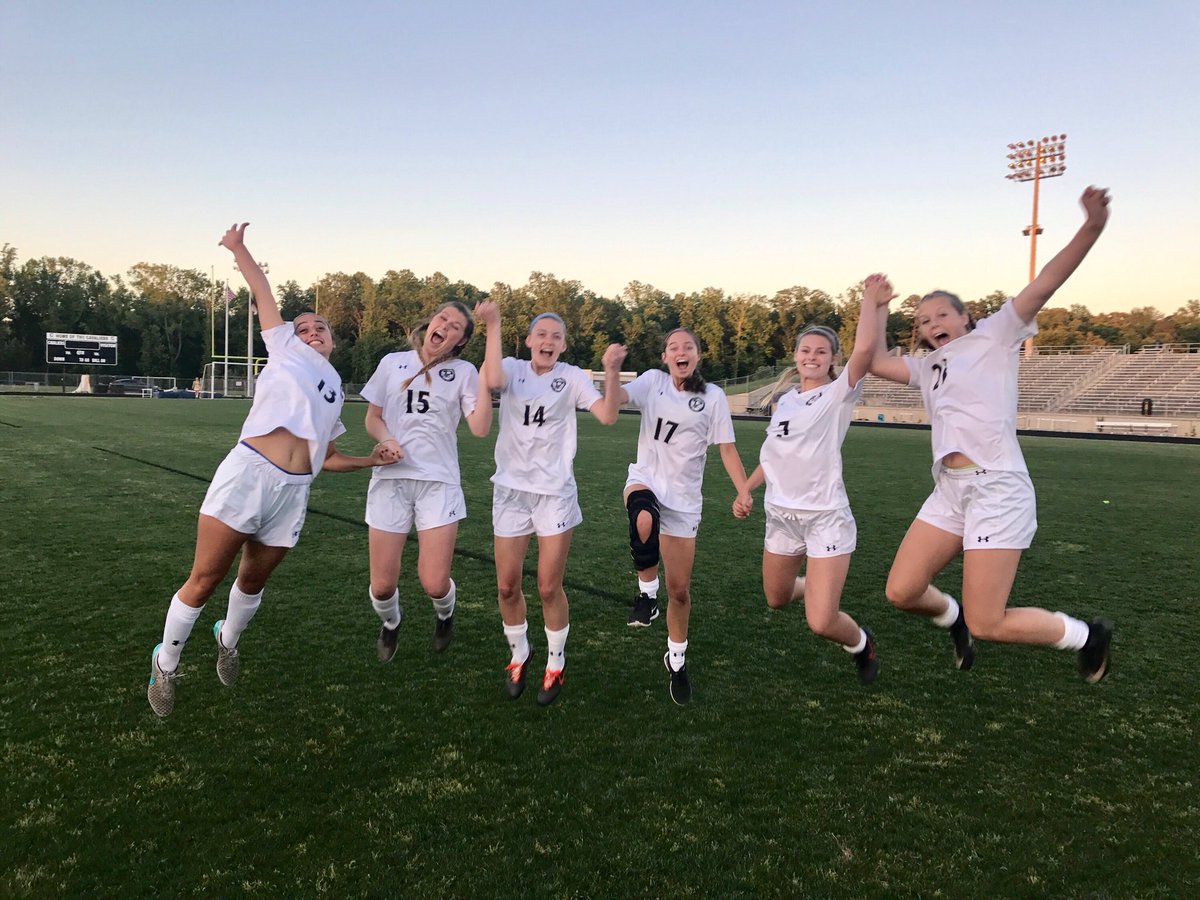 a_kwiatkowski7's tweet photo. Happy birthday Kara! Hope college is so fun much, miss you and all the hours we spent at Soccer together!❤️🎉 keep living life to the fullest https://t.co/91yAGZzY7s