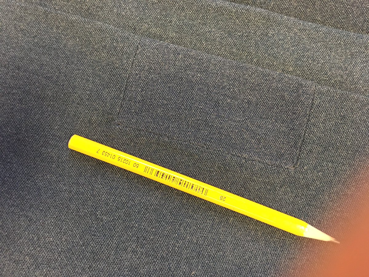 Championwonder's tweet photo. Wrong side and right side of a very neat invisible mend @TheBrotherton special collections. #liddlecollection https://t.co/gvLGVhdNoT