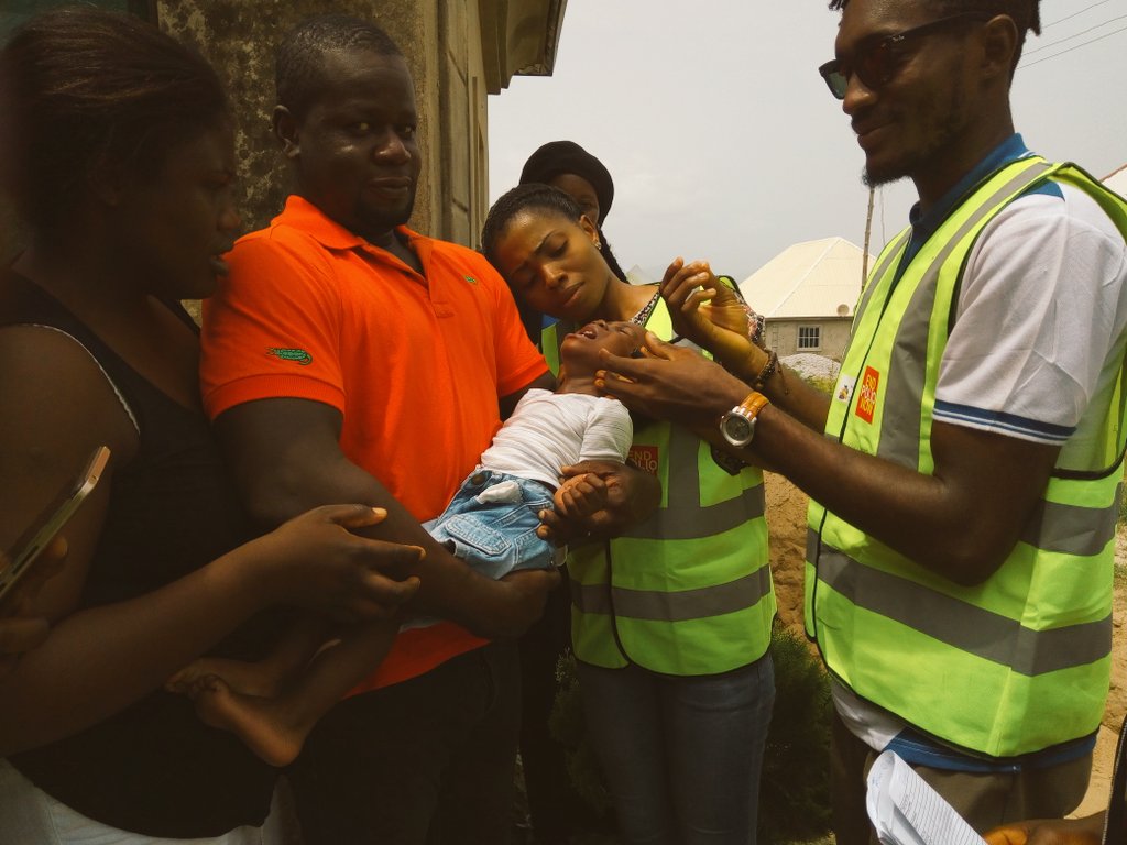 Xuckaponch's tweet photo. World polio oral immunization. ..day 4 issa wrap!😁
#ServingOurCommunities 
#rotaryclub 
#rotractor
#endpolionow https://t.co/4S08rOnMWQ