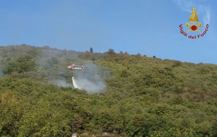 vigilidelfuoco's tweet photo. #17ott h17 #Fiesole(FI), loc. Ontignano, intervento #vigilidelfuco per un incendio di bosco e sterpaglie #soccorsiquotidiani https://t.co/rfLalcawFr