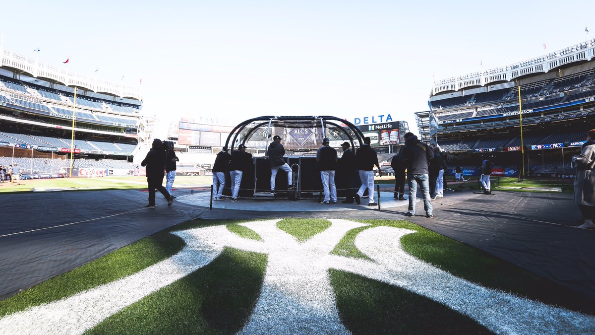 Yankees's tweet photo. Back to work. Let's get after it. 💪 https://t.co/U4F9A2pdJL