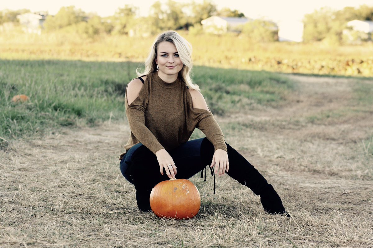 cheyrosee_'s tweet photo. 🍂🍂 https://t.co/LA8m2nGnU8