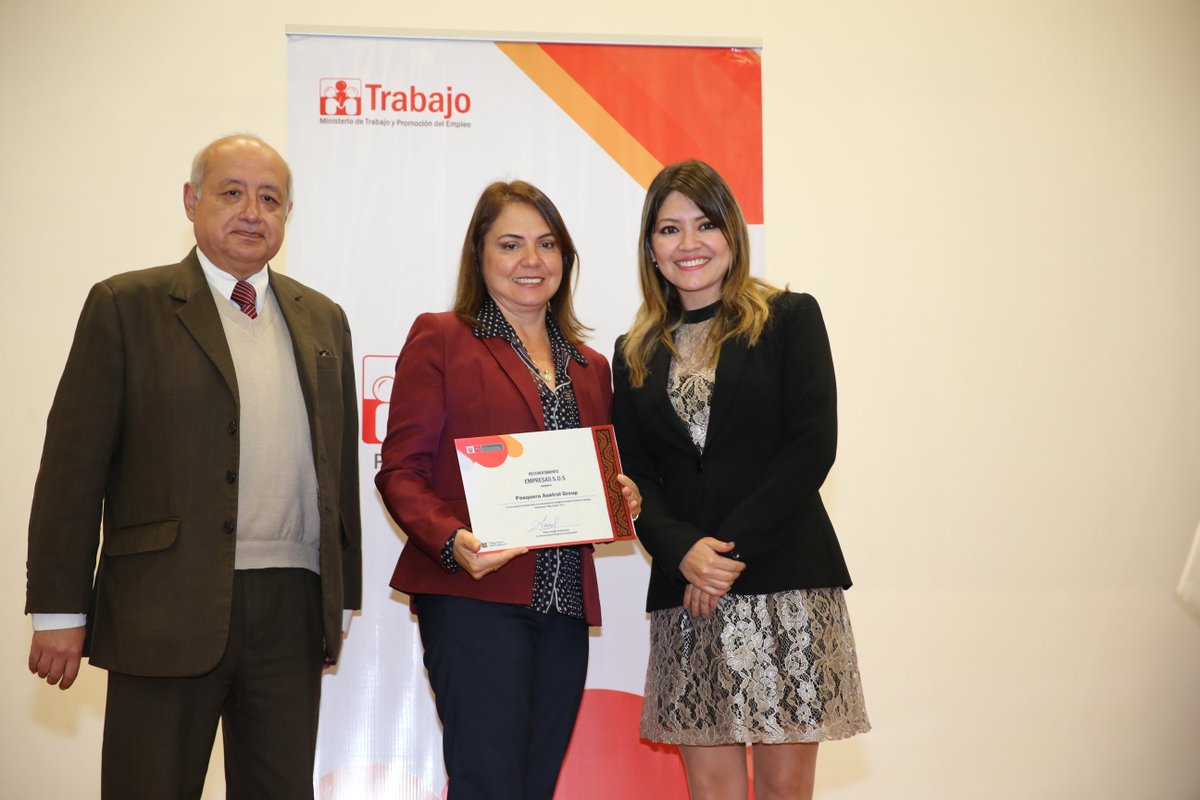 MTPE_Peru's tweet photo. 📸 Empresas que apoyaron a población afectada por El Niño Costero fueron reconocidas por el #MTPE ►https://t.co/3VGGKyazp9 #HayqueSumaRSE https://t.co/dcX86WJvRd