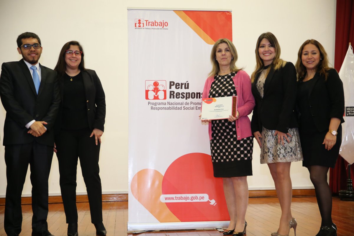 MTPE_Peru's tweet photo. 📸 Empresas que apoyaron a población afectada por El Niño Costero fueron reconocidas por el #MTPE ►https://t.co/3VGGKyazp9 #HayqueSumaRSE https://t.co/dcX86WJvRd