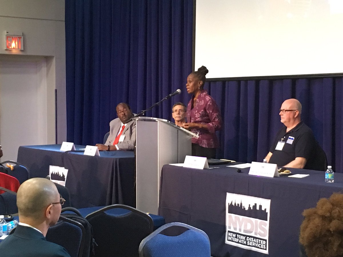 NYDISnet's tweet photo. "It's a win-win-win" @NYCFirstLady, Chirlane McCray talks about @MHFirstAidUSA and #ThriveNYC at #FSCPP2017. #CitiesThrive https://t.co/k60UzCiVBS