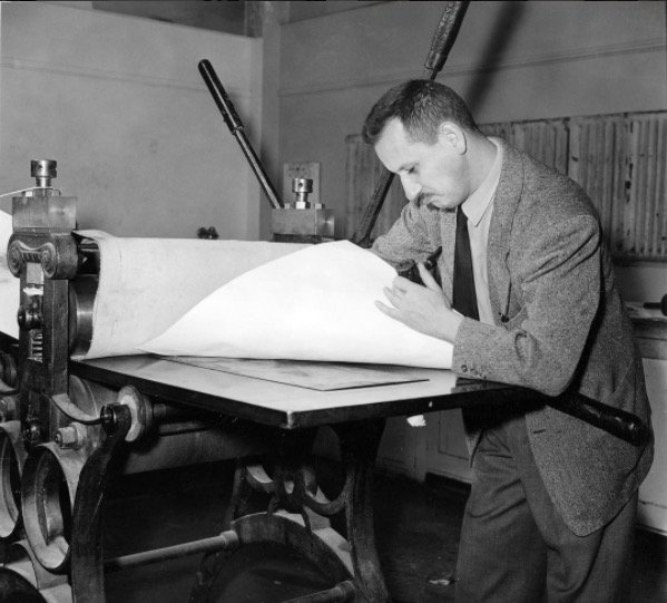 UIowaArt's tweet photo. Mauricio Lasansky registering a print at the @uiowa Art Building in 1956 #uiowaart #uiowaprint #lasansky #mauriciolasansky #printmaking https://t.co/SywTpQgrbE