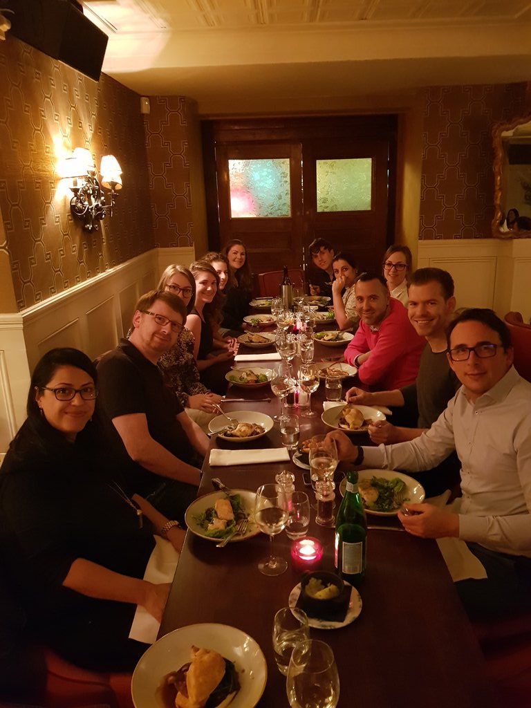 Ashley_CKeating's tweet photo. When good people come together 😊 #SalesPrograms #OracleDigital @DamienDunne1 @john_mcgann https://t.co/brTyPfpUOW