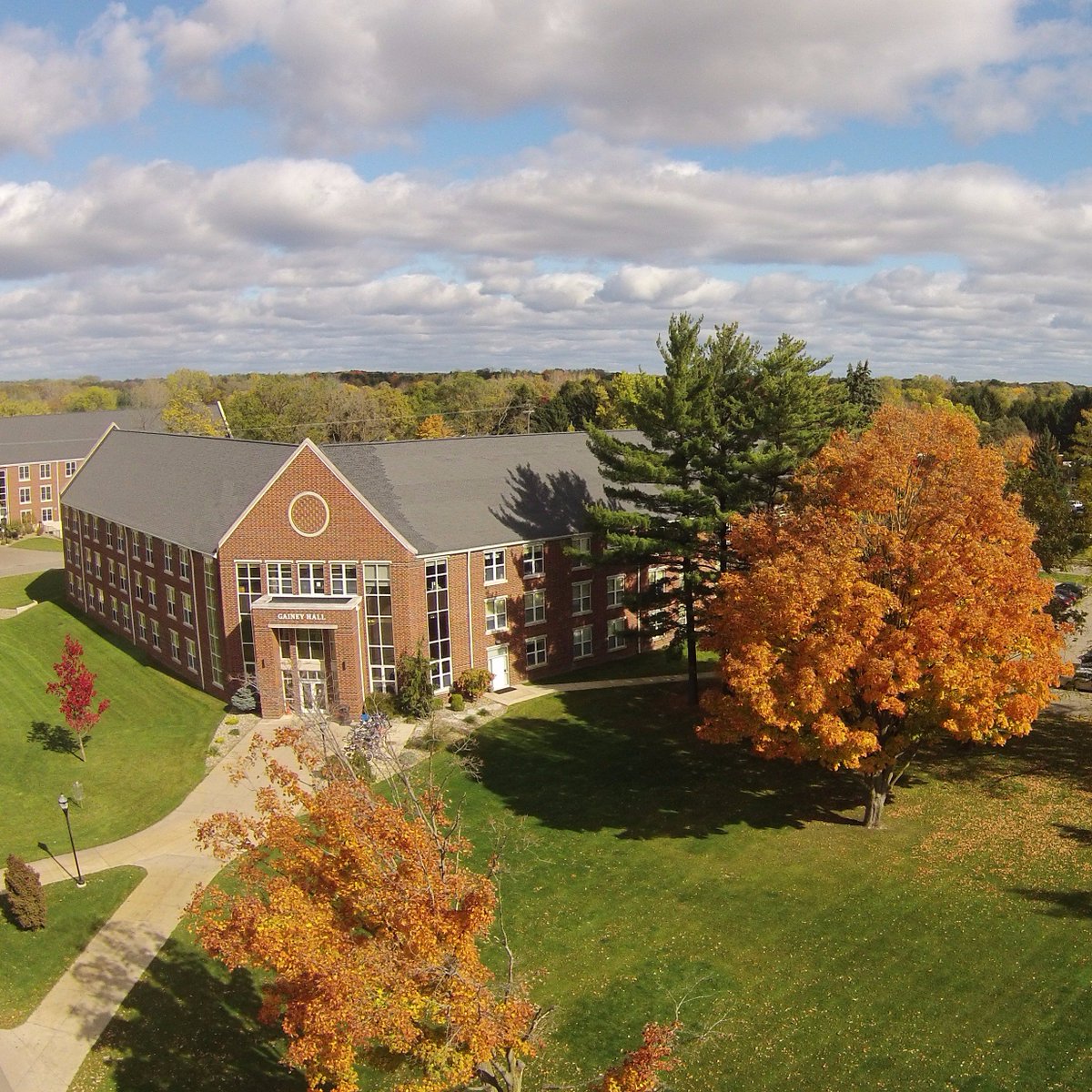 springarboru's tweet photo. The air is crisper, the nights are longer, and all around us creation transitions in preparation of change, of winter. Enjoy this time. https://t.co/MGnnGSfV0F