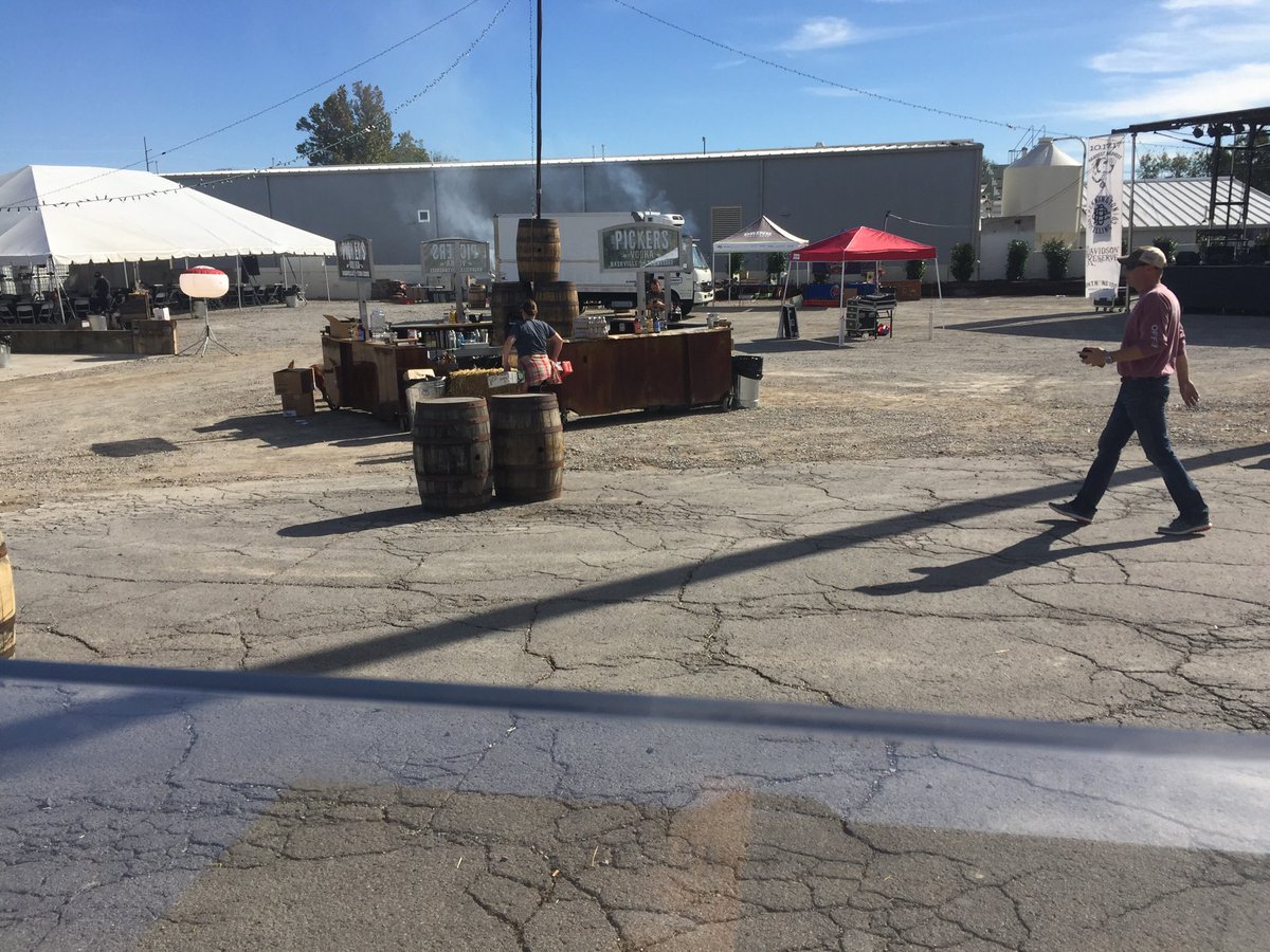 mobilecigarstn's tweet photo. Getting ready for the “Pennington Spirits Debut” Party. Should be a huge fun nite. 900 44th Ave S. 6-10pm. U should be here! We are!!! https://t.co/zf7Jqp2kLt