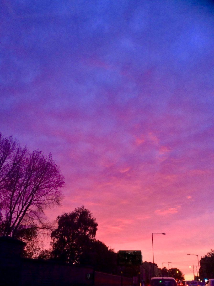 Sunrise_Lovatt's tweet photo. Another, taken on my iPad on our way home from work earlier. The sky was awesome! #sunset @SkyScapes2 @StormHour #sunset #thebestsunset https://t.co/EaAt4mr6gw
