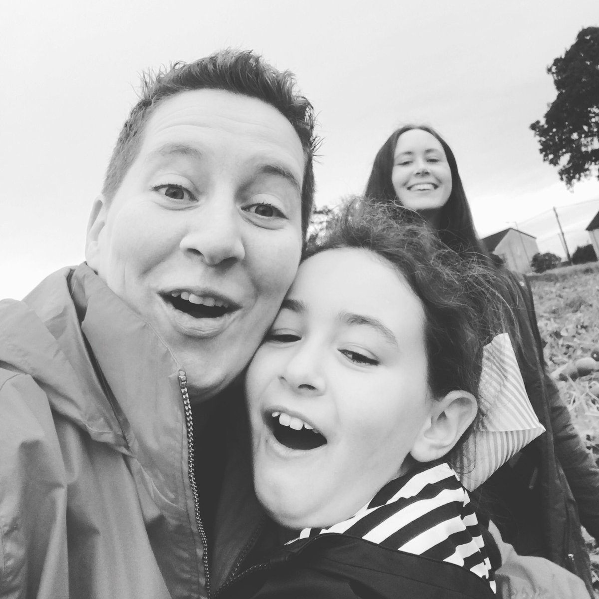 WriteStuffRay's tweet photo. Pumpkin picking 🎃 #somuchfun #halloween #pumpkinpatch #pumpkinpicking #pumpkins #redhair #blueeyes #family #fun #october #Autumn #Scotland https://t.co/rbNMq8duy1