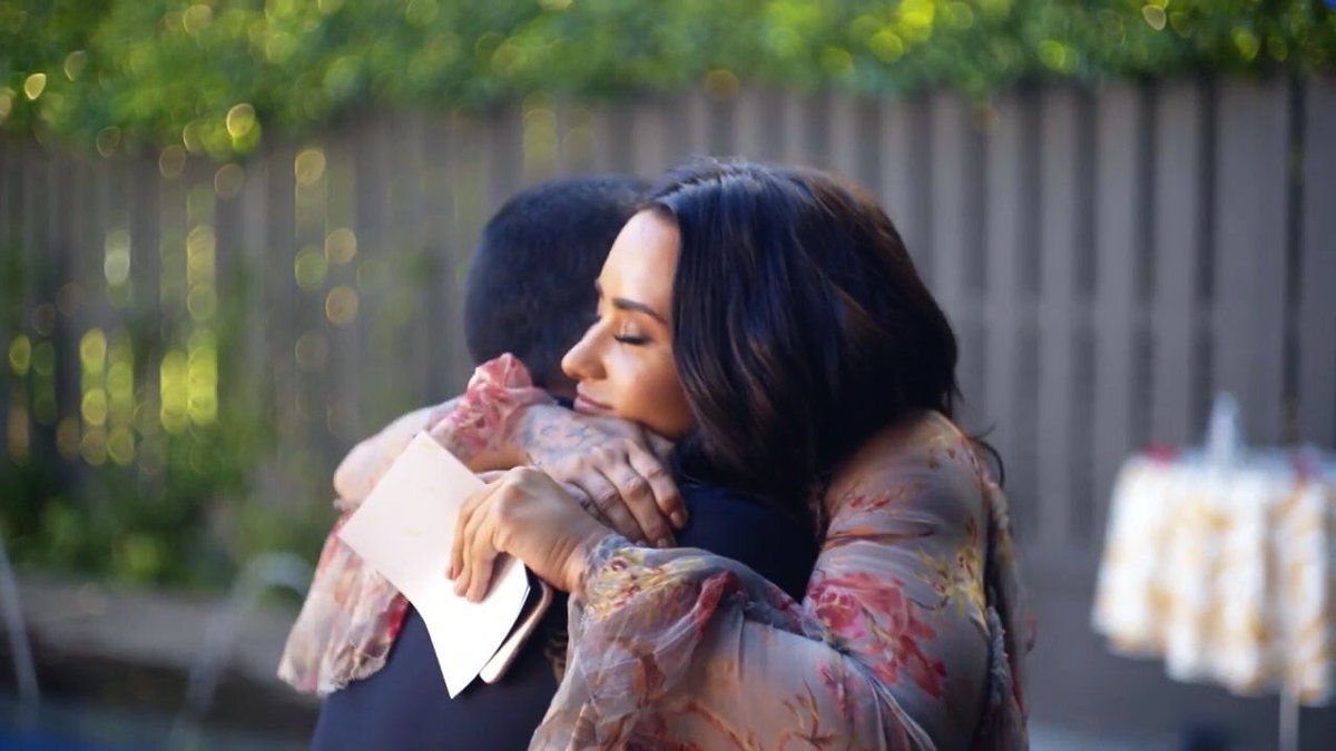 portallovato's tweet photo. Para esquentar o coração Dilmer de vocês... 💗 #SimplyComplicated https://t.co/syCv0mA6aD