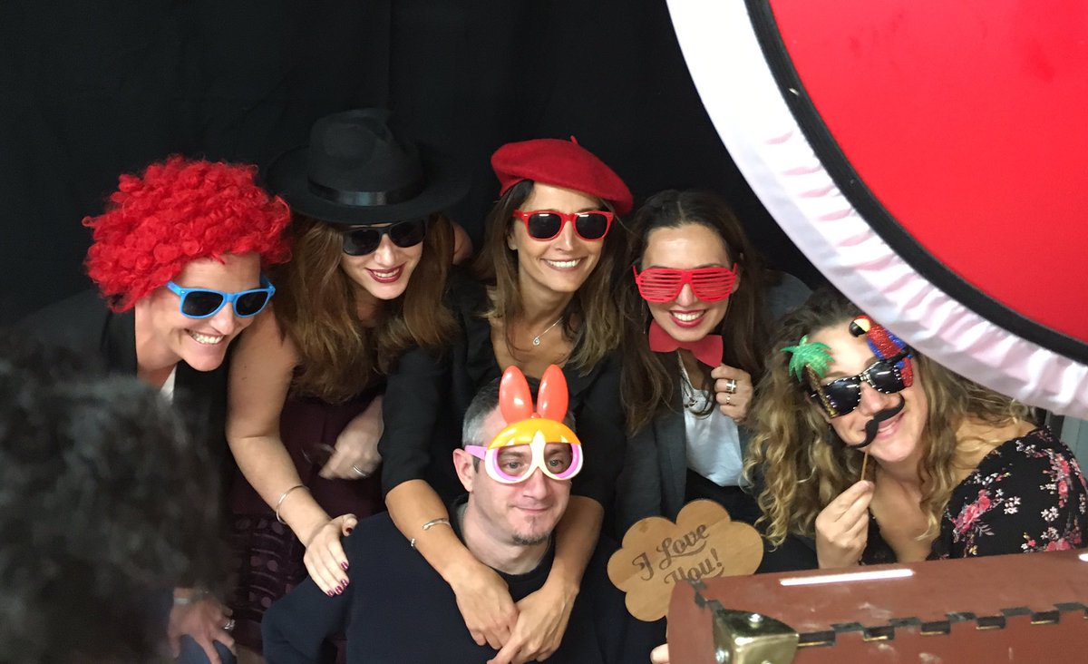 MaudLORANT's tweet photo. La Team RH @SIISudOuest adepte du #WorkHardPlayHard #Fungenieur 📸#photobooth 😎 https://t.co/xb3WNLhtCC