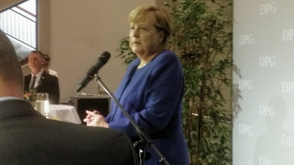 AndreasSteier's tweet photo. Empfang der "Neuen" in der Parlamentarischen Gesellschaft mit unserer Bundeskanzlerin Dr. Angela Merkel. Interessante Gespräche!
#aumfb https://t.co/1IqJUpbPrH