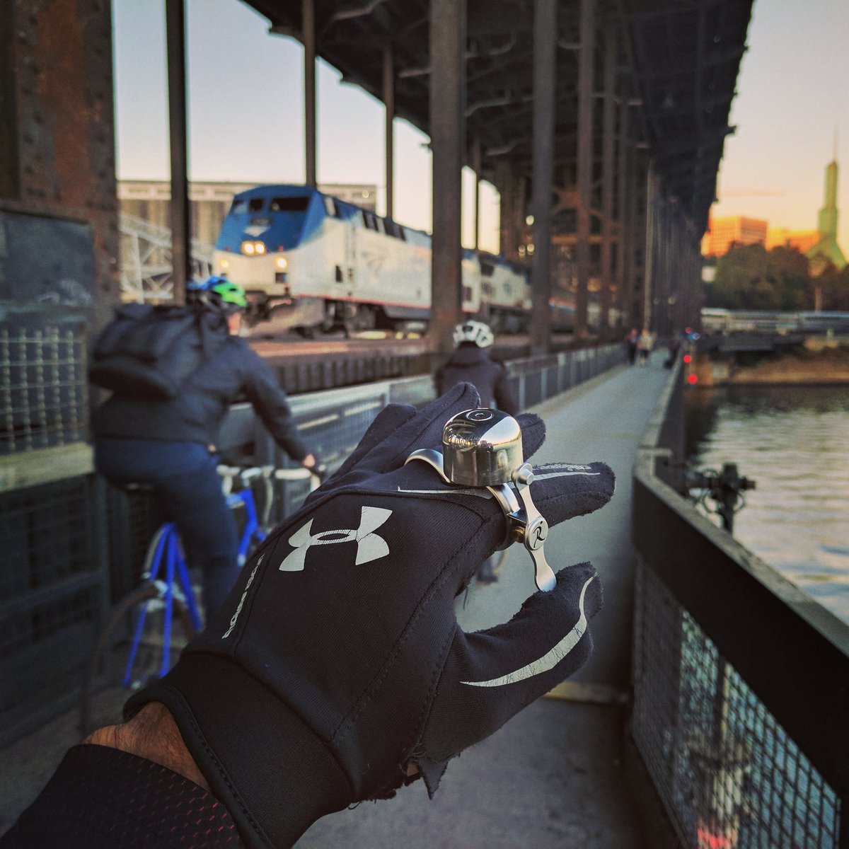 RunbellUSA's tweet photo. #Running along steel bridge along the #waterfront with #runbell in hand https://t.co/FZyKrrZd9u