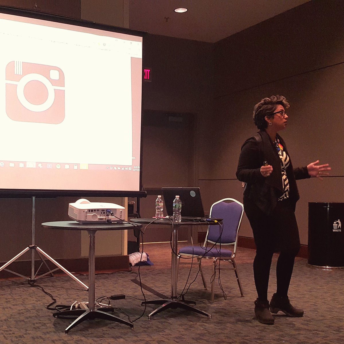 ANihilate57's tweet photo. @sailajajoshi of @BharatBabies giving an awesome presentation about #instagram! #marketing #socialmedia #EMBEE17 https://t.co/65hb5AU2bw