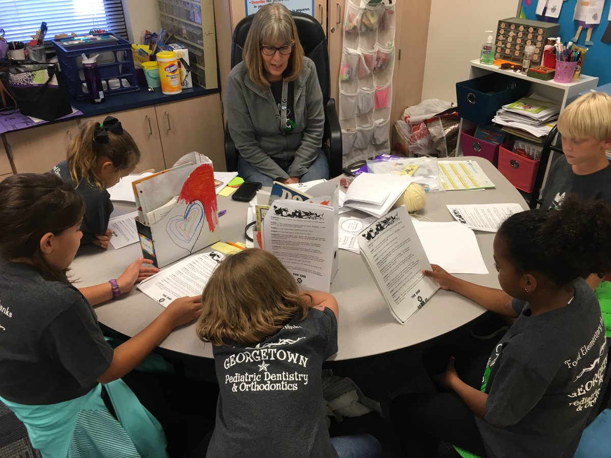 JBMcMullenedu's tweet photo. Personalized & customized instruction, it's what we do @ElementaryFord! Check out these flexible, blended guided groups with our READ dogs! https://t.co/wg3OkbB7qf
