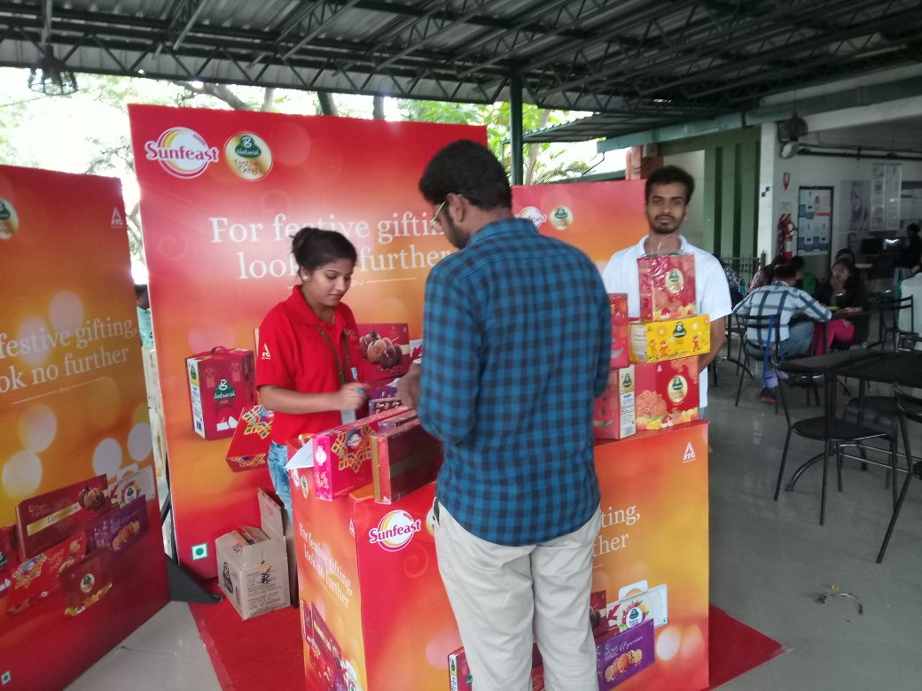 evonzoevents's tweet image. Diwali Special Promotion of Sun-feast Biscuit and Juice.
#evonzo #crewmanager #promotion #sunfeast #evonzoevents