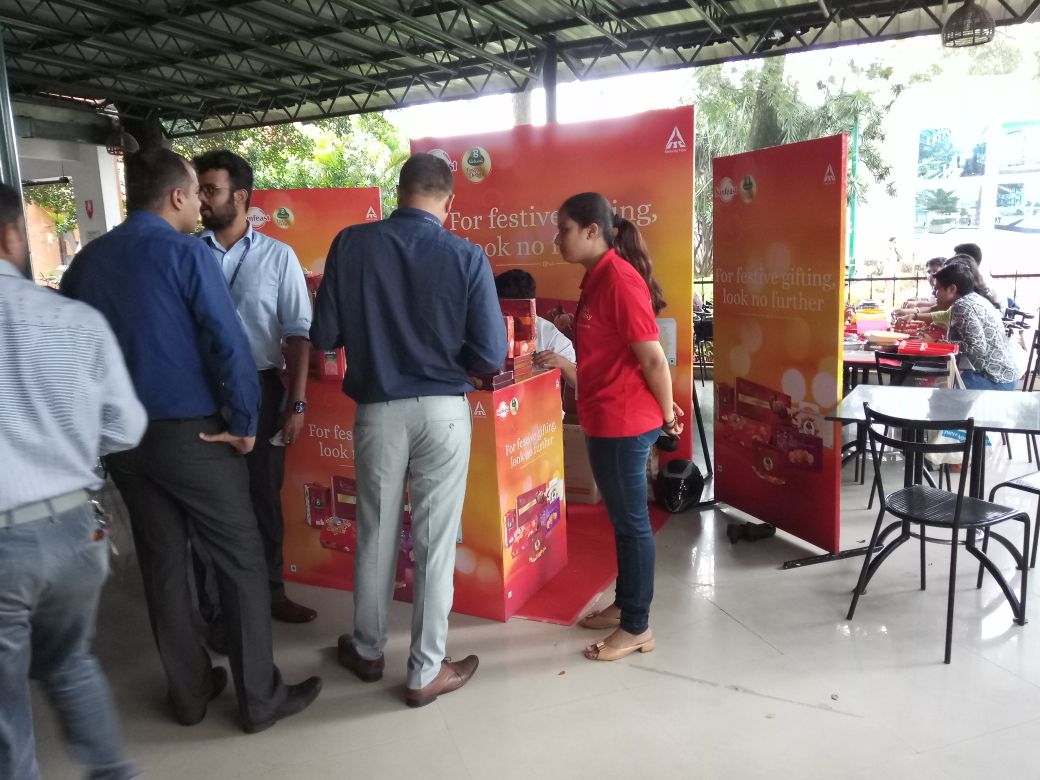 evonzoevents's tweet image. Diwali Special Promotion of Sun-feast Biscuit and Juice.
#evonzo #crewmanager #promotion #sunfeast #evonzoevents