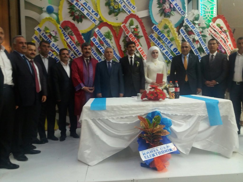 Feyat_ASYA's tweet photo. Gençlik ve Spor Il Müdürümüz Hamdullah KARDAŞ ile Ayşe kardeşlerimizin nikah akidlerini Mutluluk dileklerimiz ile gerçekleştirdik. https://t.co/G2RaMK6D6s