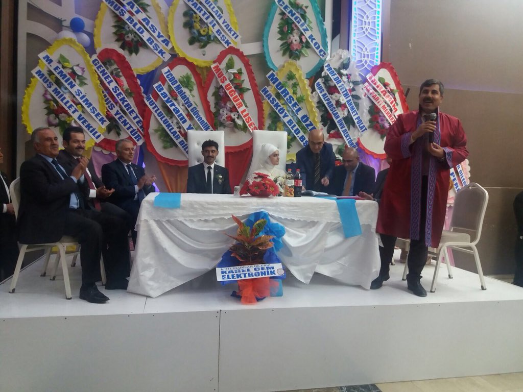 Feyat_ASYA's tweet photo. Gençlik ve Spor Il Müdürümüz Hamdullah KARDAŞ ile Ayşe kardeşlerimizin nikah akidlerini Mutluluk dileklerimiz ile gerçekleştirdik. https://t.co/G2RaMK6D6s