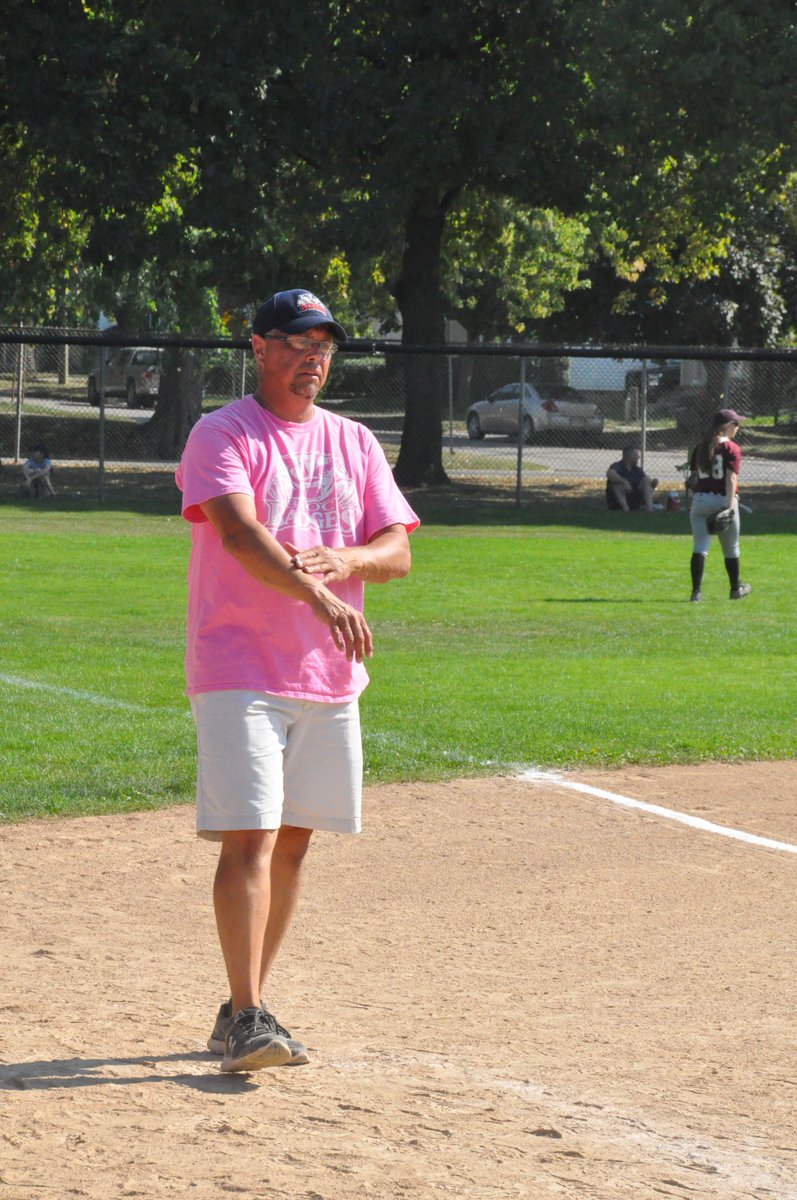 OUS_softball's tweet photo. This past weekend Mark Hall of @BadgerWSoftball @BrockBadgers was named our 2017 Coach of the Year. Congrats to Mark and his entire team https://t.co/0Q1UZb4Btz