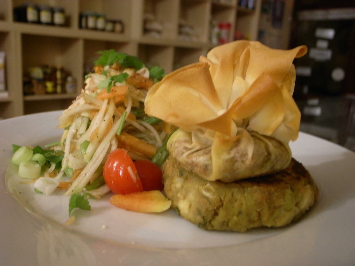 Theee course meal &amp; live folk performance for just £29! Must pre book! Brighton Vegan Supper Club #veganhour facebook.com/events/1224961…