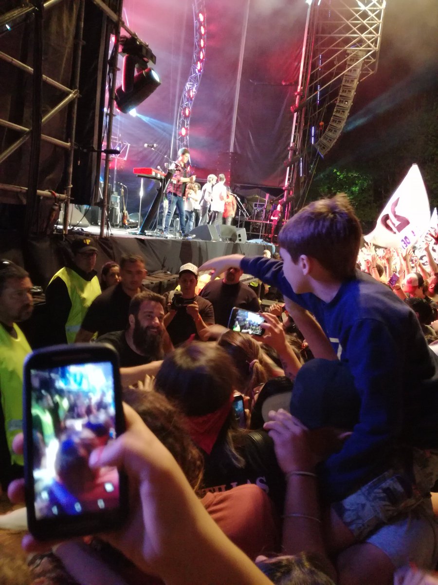 NachoTeper's tweet photo. @PitiRockOk @DelAbuelo la felicidad que le diste ayer a este pibito al marcarle el escudo del buzo, no te lo podes imaginar.... https://t.co/JbUX4atVQO