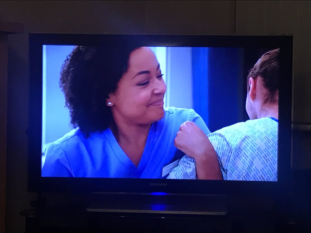 Not the best display of manual handling on #HolbyCity tonight <a href="/BBC/">BBC</a> <a href="/thecsp/">Chartered Society of Physiotherapy (CSP)</a>