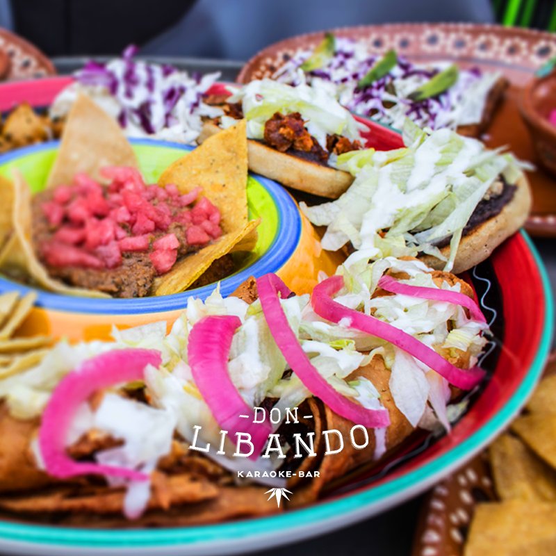 DonLibandoMer's tweet photo. #TodoElMundoMeDiceQue los martes me pongo guapo con la botana  🌯🥣🧀 cuando los invitados piden un cubo de 6 frías 🍺 #FelizMartes https://t.co/xE8FPLR59w