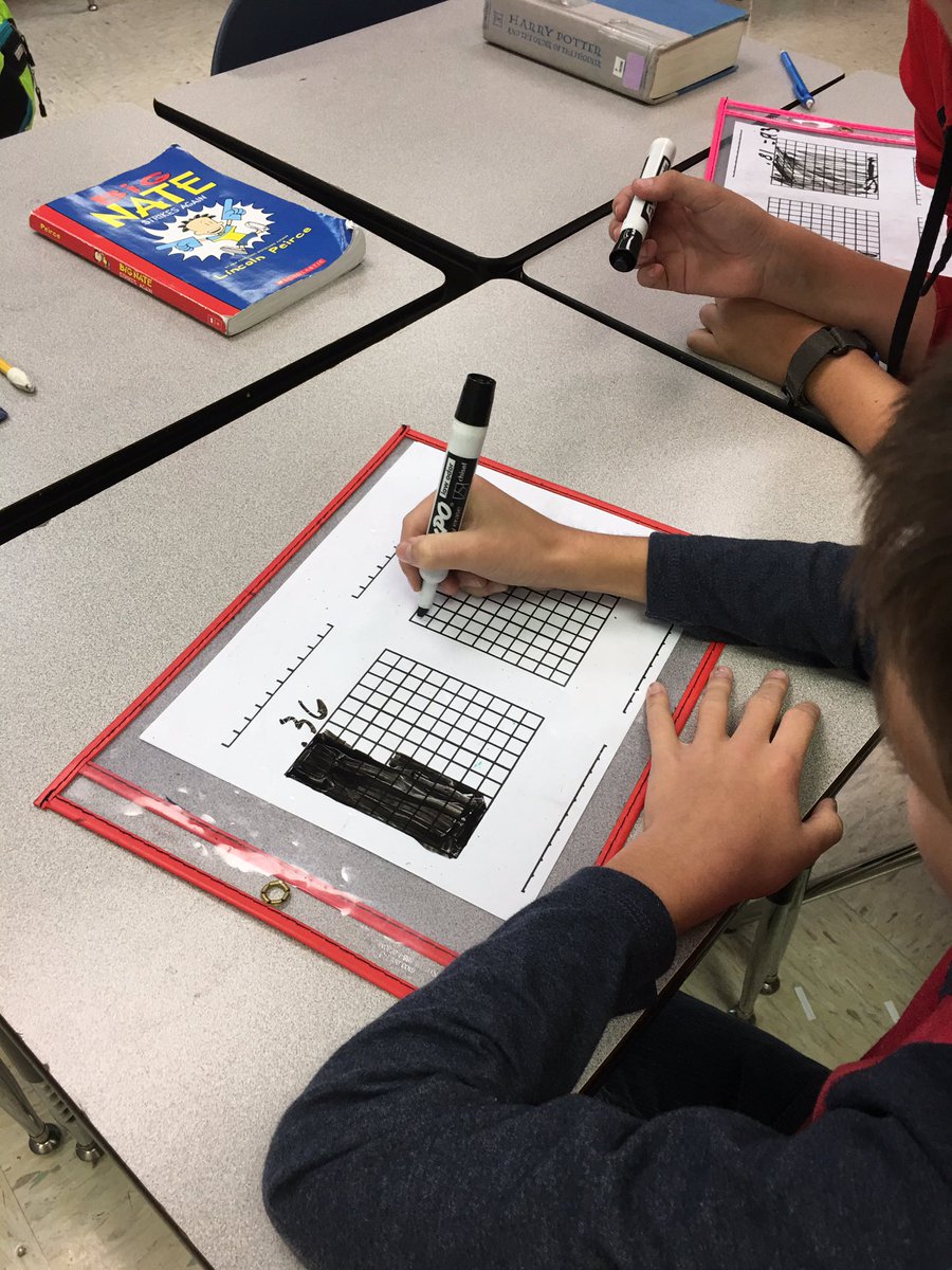 Kalyce4's tweet photo. Building and representing decimals before adding them. #5thgrade #iteachmath #WEproud @Warren_Elem @JoshPorterBGKY https://t.co/OOv9hfRAEL