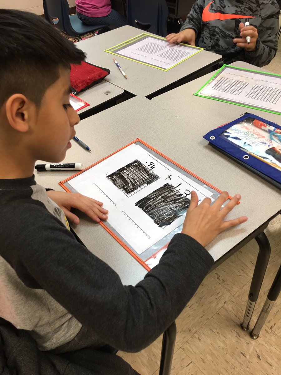 Kalyce4's tweet photo. Building and representing decimals before adding them. #5thgrade #iteachmath #WEproud @Warren_Elem @JoshPorterBGKY https://t.co/OOv9hfRAEL