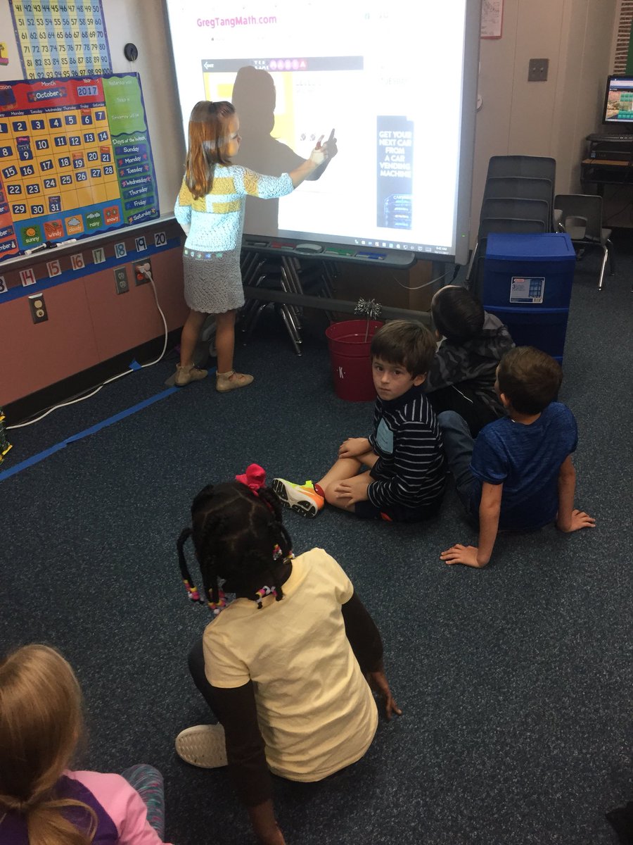 LKoncir's tweet photo. Using the Smartboard to make sets @SampsonElem #kinderLOVEStech #SampsonStrong https://t.co/wugBCs95Ra