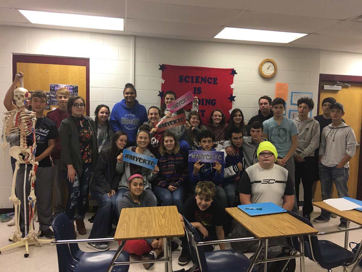 caddokiowatech's tweet photo. Techno Zone and Cyril sophomores @cyrilschools. #mycktc  #mrbones #theylovescience https://t.co/w1kgEXyHMj