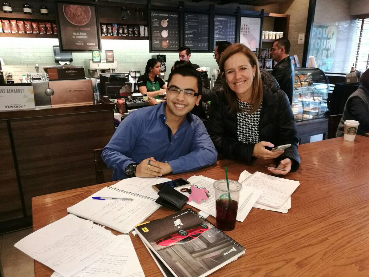 Mzavalagc's tweet photo. Celebro el aniversario del voto de la mujer, pidiendo firmas para estar en la boleta. https://t.co/1hY4zYrZPv