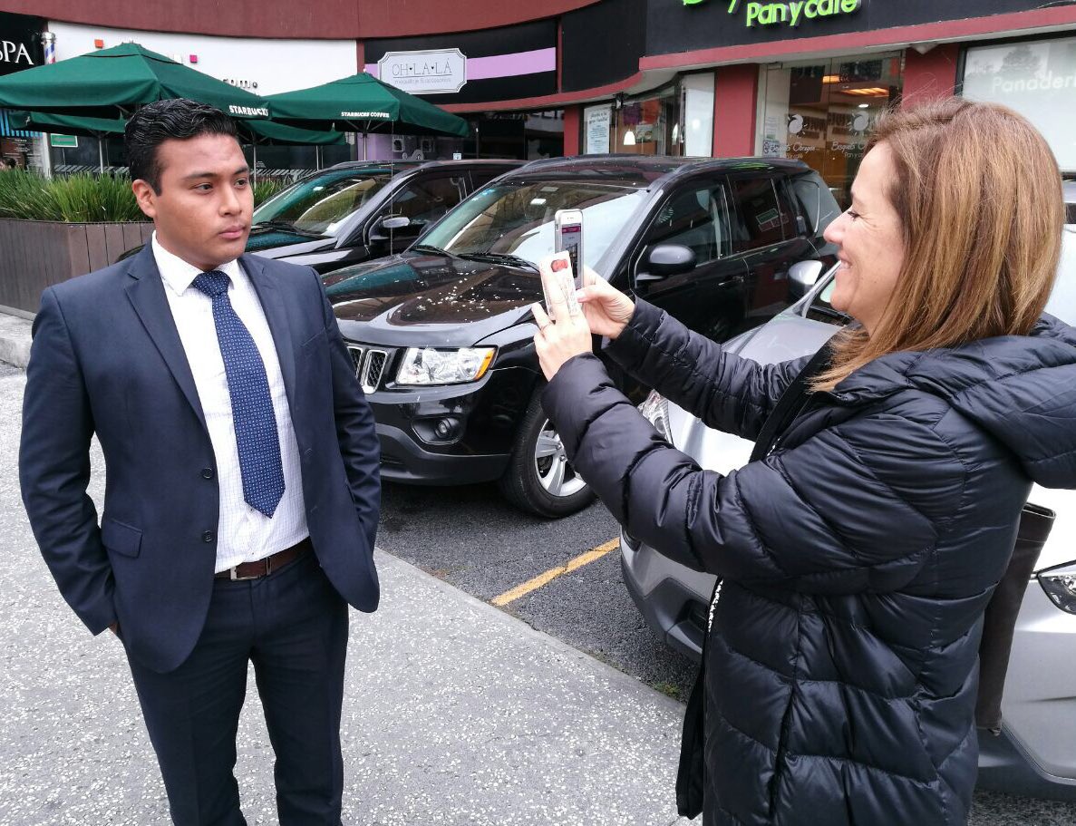 Mzavalagc's tweet photo. Celebro el aniversario del voto de la mujer, pidiendo firmas para estar en la boleta. https://t.co/1hY4zYrZPv