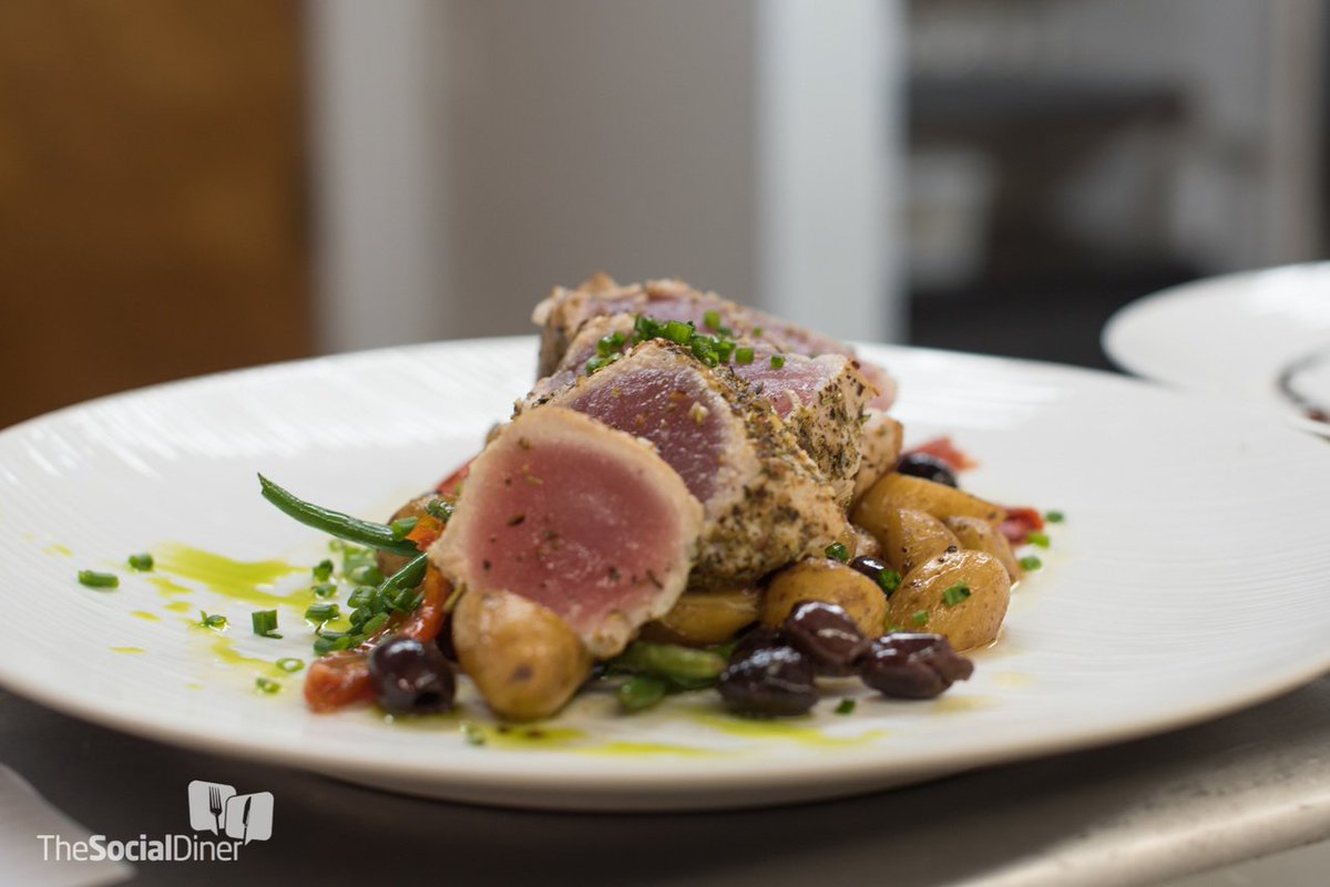 FinCapeCod's tweet photo. Try our fall menu items like this #HerbesdeProvence #YellowFinTuna topped with #smokedoliveoil #Dennis #CapeCod https://t.co/RdzJVSflzl