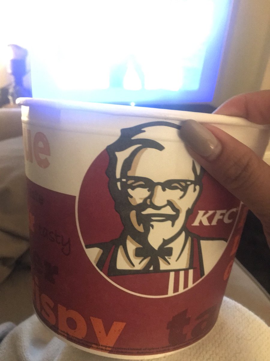 Deelorie's tweet photo. Oooops! Guilty. 🍗🙋🏻 last na to! Ugma na diet. 😜 https://t.co/Z3D9cYZZbd