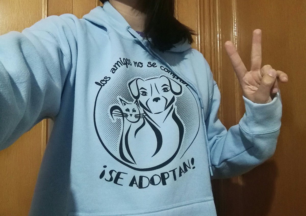 Tengo esta sudadera preciosa y además he ayudado a los peludos, que más se puede pedir?? 
#SoyCrowd #NoCompresAdopta
