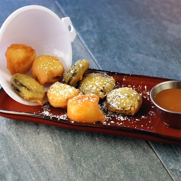 rawlingsgarage's tweet photo. Have you tried our Nuts &amp; Bolts Dessert? Deep-fried Oreos and Twinkies with powdered sugar. Served with salted bourbon caramel sauce. https://t.co/S7r2uyEZls